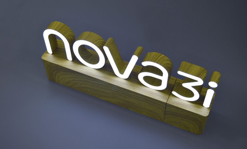 桌面台上展示道具 —— HUAWEI  nova3i
