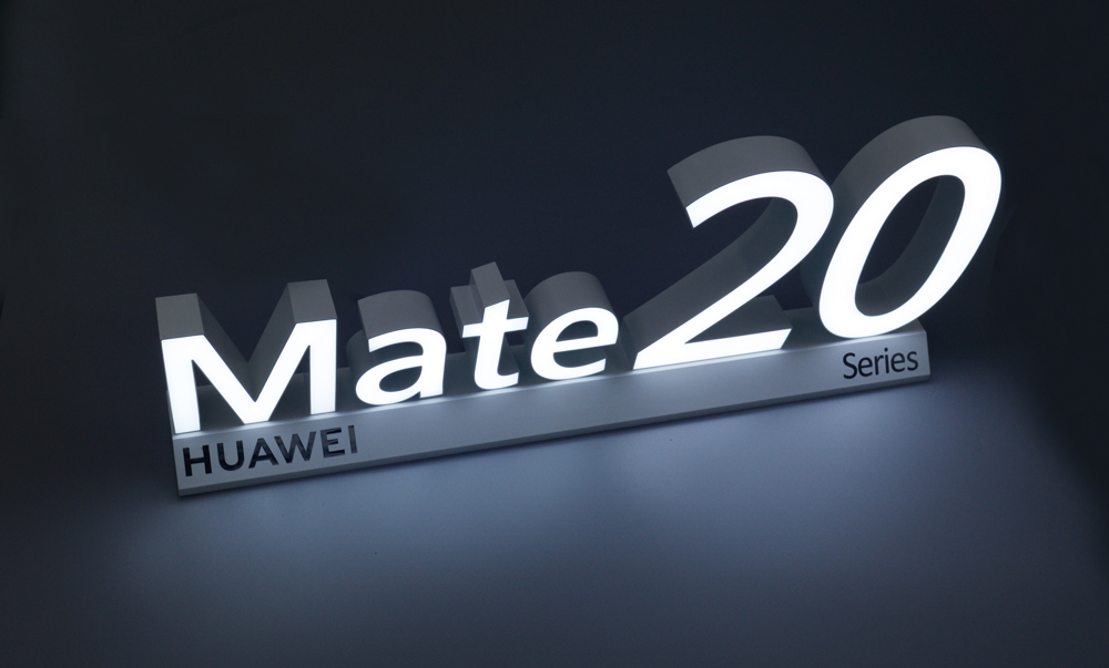 桌面台上展示道具 —— HUAWEI Mate20