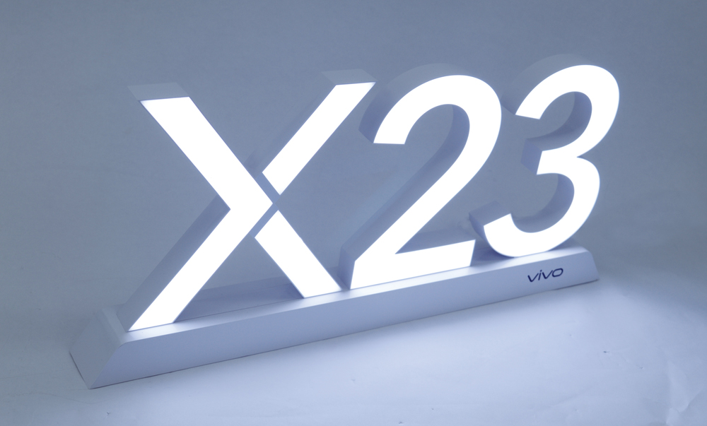 桌面台上展示道具 —— Vivo X23